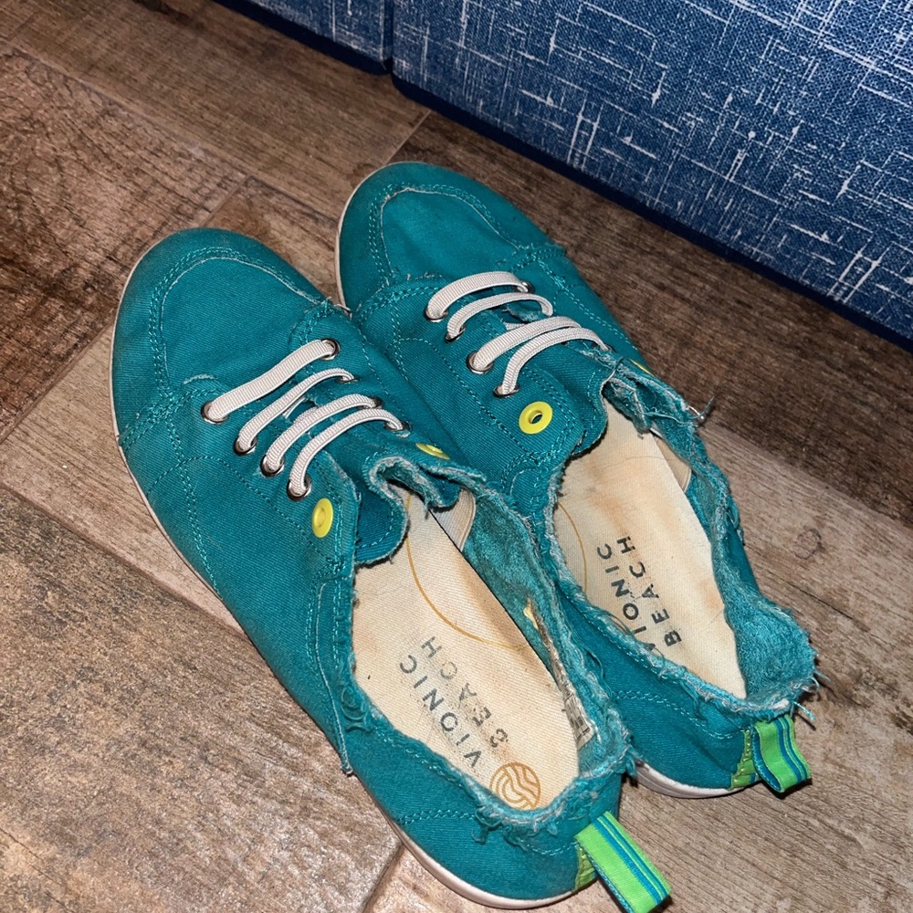 Vionic Kids Teal Canvas Sneakers